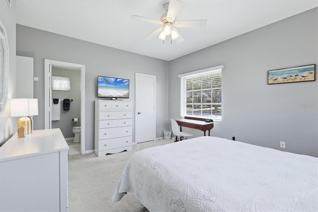 For Sale: $229,900 (2 beds, 2 baths, 1155 Square Feet)