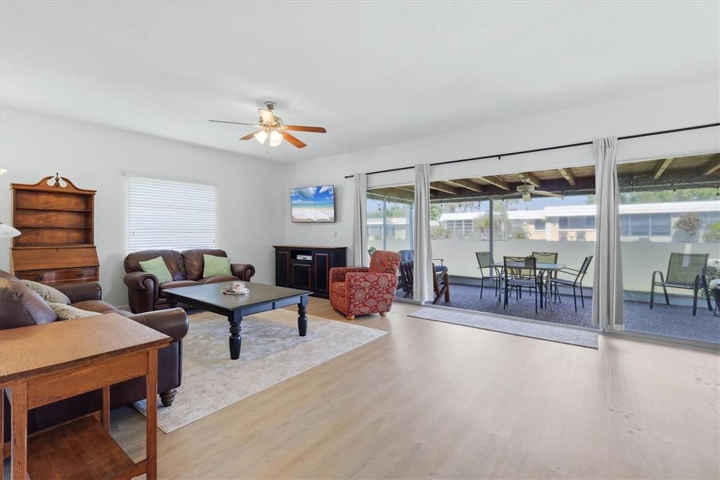 For Sale: $229,900 (2 beds, 2 baths, 1155 Square Feet)