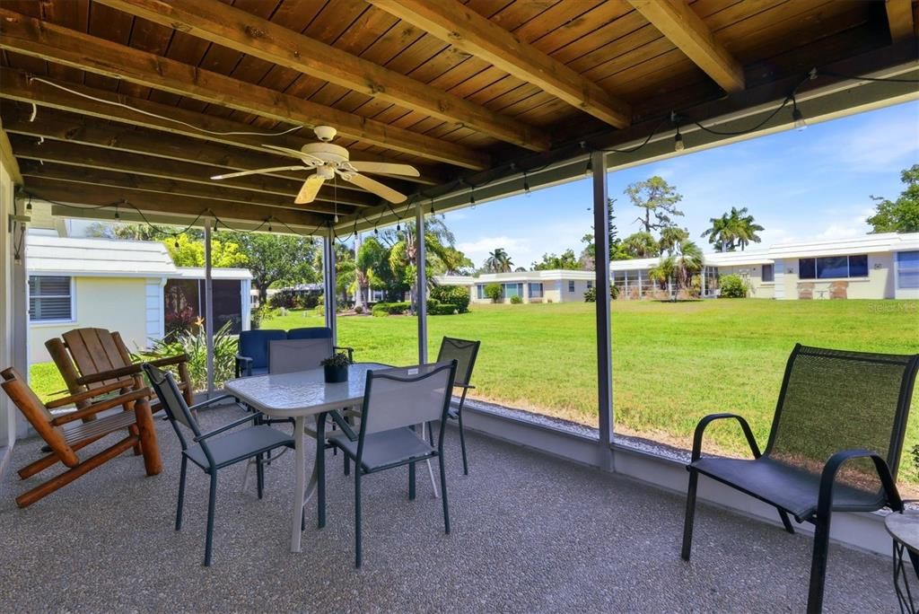 For Sale: $229,900 (2 beds, 2 baths, 1155 Square Feet)
