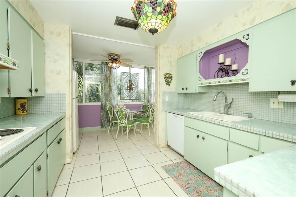 For Sale: $1,050,000 (2 beds, 2 baths, 1763 Square Feet)