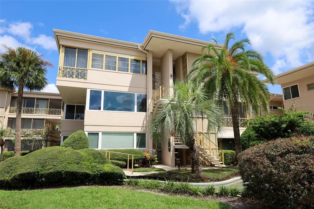 For Sale: $1,050,000 (2 beds, 2 baths, 1763 Square Feet)