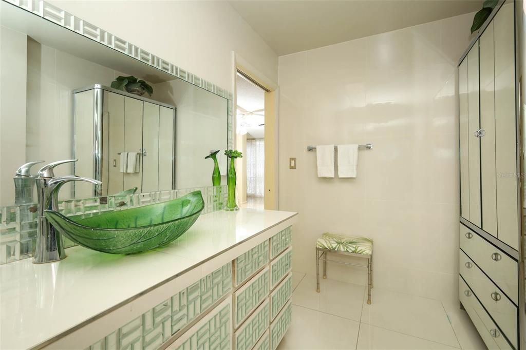 For Sale: $1,050,000 (2 beds, 2 baths, 1763 Square Feet)