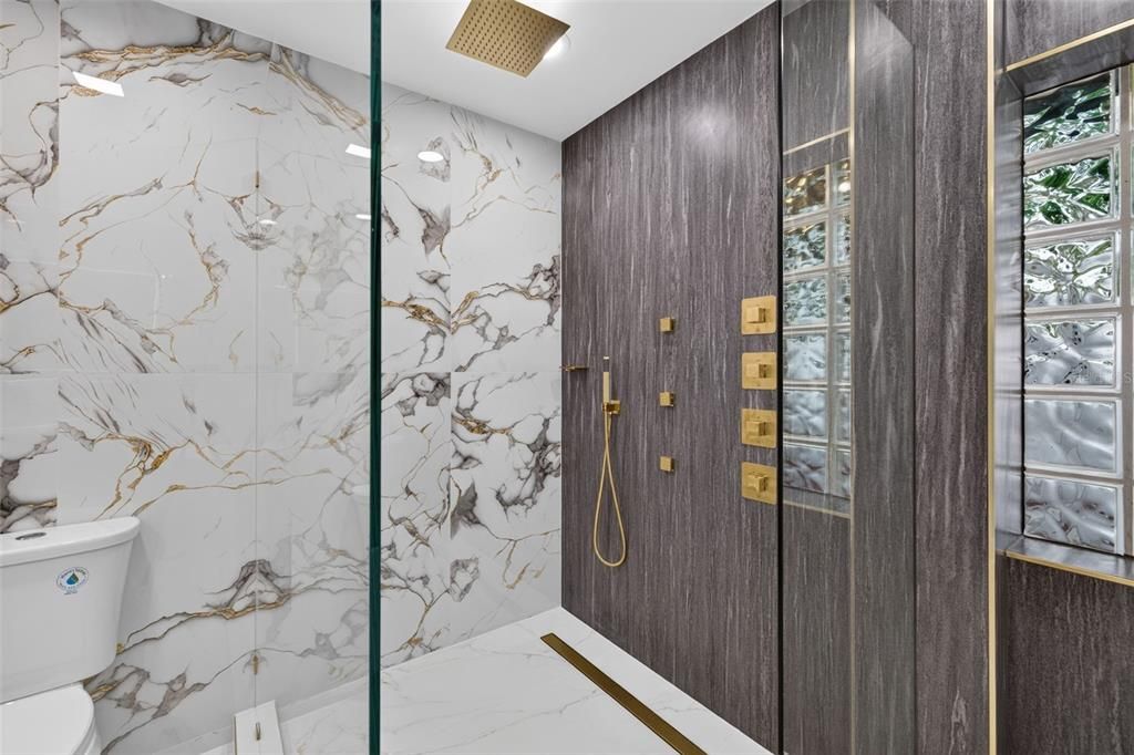 En Venta: $1,695,000 (4 camas, 4 baños, 2598 Pies cuadrados)