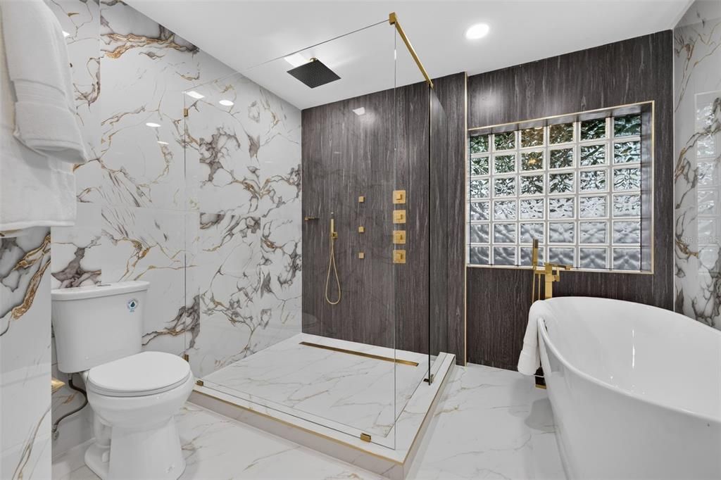 En Venta: $1,695,000 (4 camas, 4 baños, 2598 Pies cuadrados)
