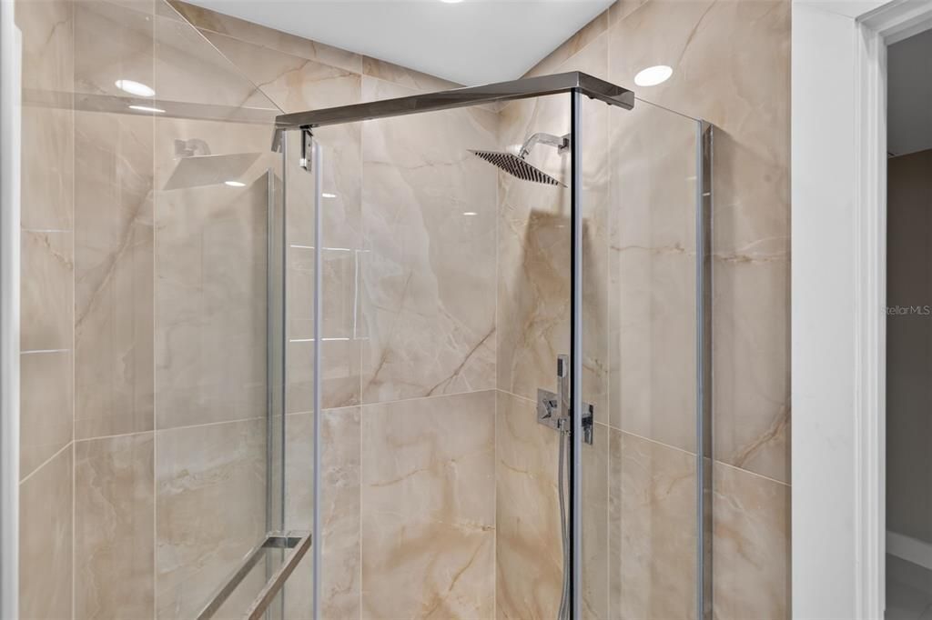 En Venta: $1,695,000 (4 camas, 4 baños, 2598 Pies cuadrados)