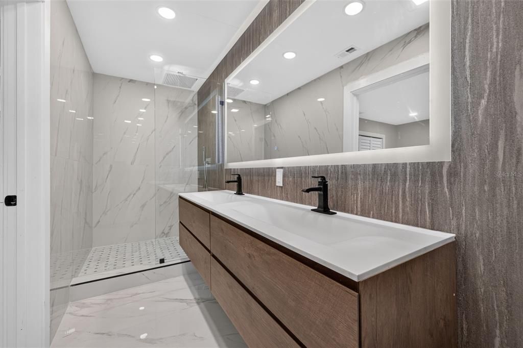 En Venta: $1,695,000 (4 camas, 4 baños, 2598 Pies cuadrados)