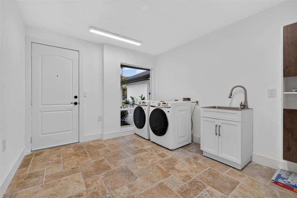 En Venta: $1,695,000 (4 camas, 4 baños, 2598 Pies cuadrados)