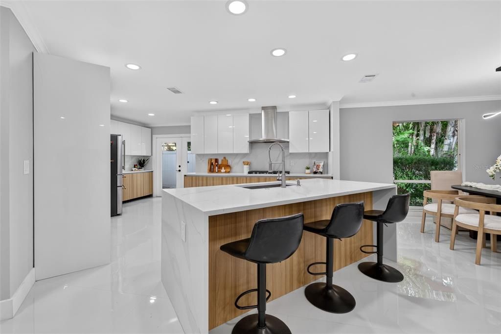 En Venta: $1,695,000 (4 camas, 4 baños, 2598 Pies cuadrados)
