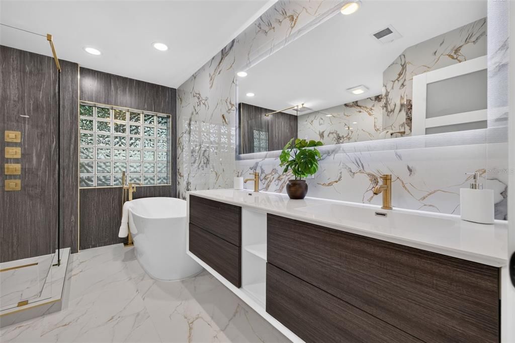 En Venta: $1,695,000 (4 camas, 4 baños, 2598 Pies cuadrados)