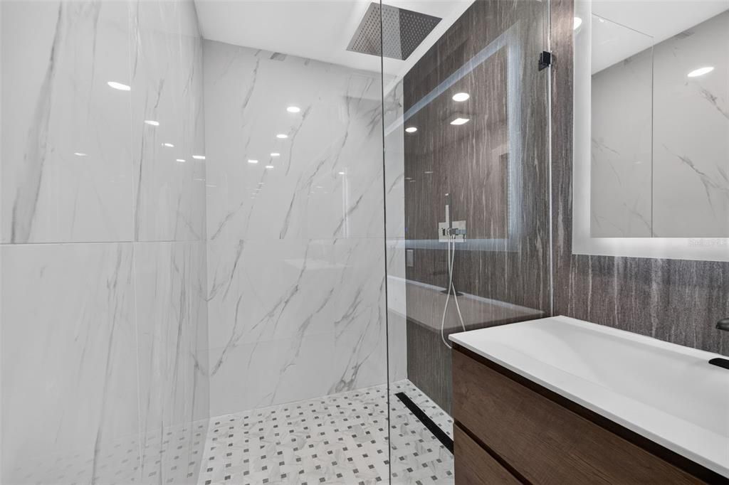 En Venta: $1,695,000 (4 camas, 4 baños, 2598 Pies cuadrados)