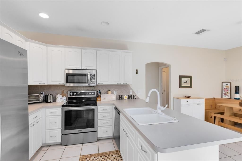 For Sale: $394,900 (4 beds, 2 baths, 2197 Square Feet)