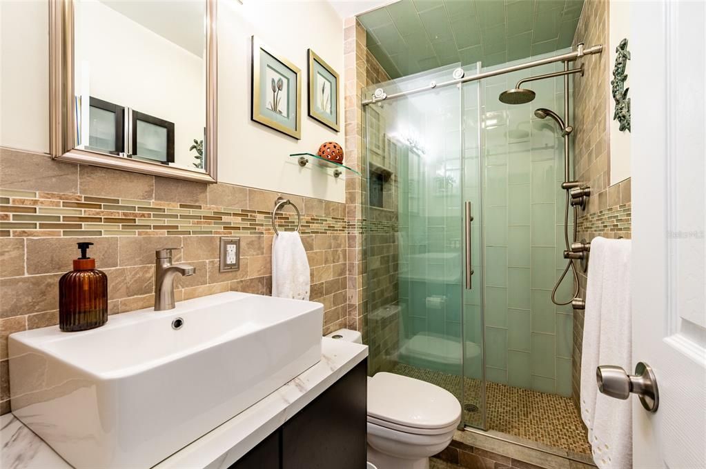En Venta: $995,000 (3 camas, 2 baños, 2078 Pies cuadrados)