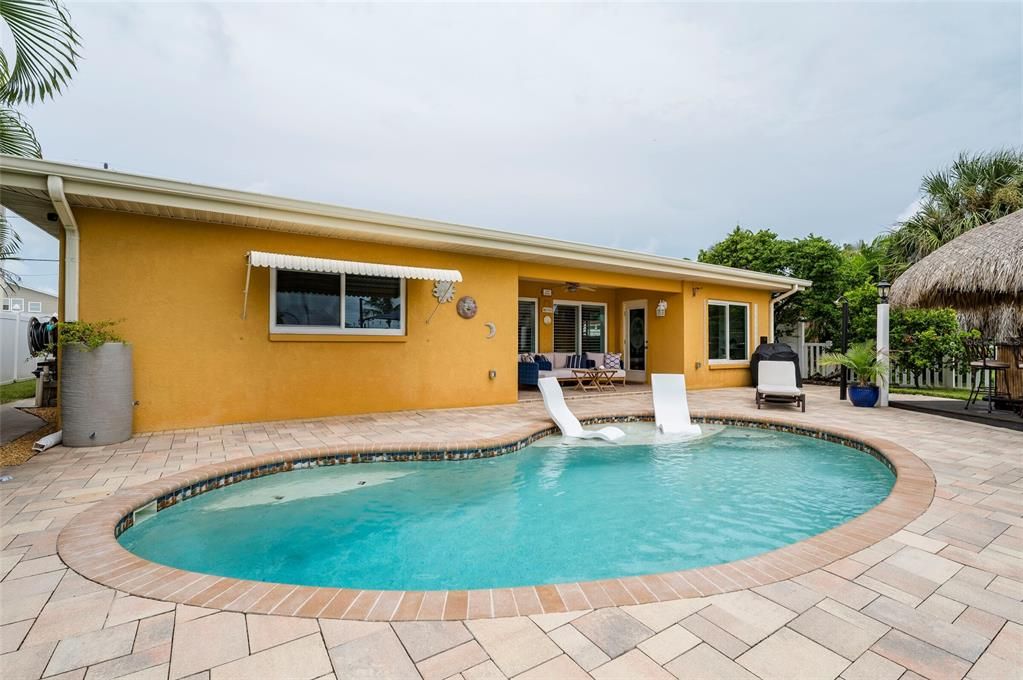 En Venta: $995,000 (3 camas, 2 baños, 2078 Pies cuadrados)