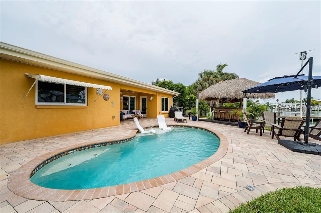 En Venta: $995,000 (3 camas, 2 baños, 2078 Pies cuadrados)