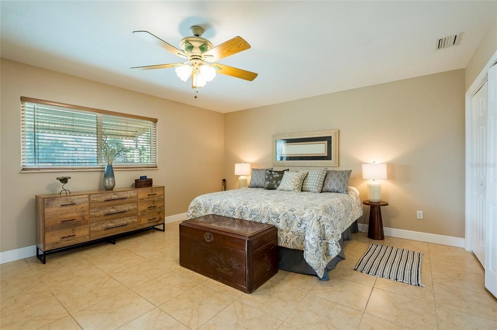 En Venta: $995,000 (3 camas, 2 baños, 2078 Pies cuadrados)