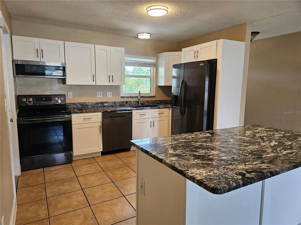 En Venta: $369,900 (3 camas, 2 baños, 1155 Pies cuadrados)