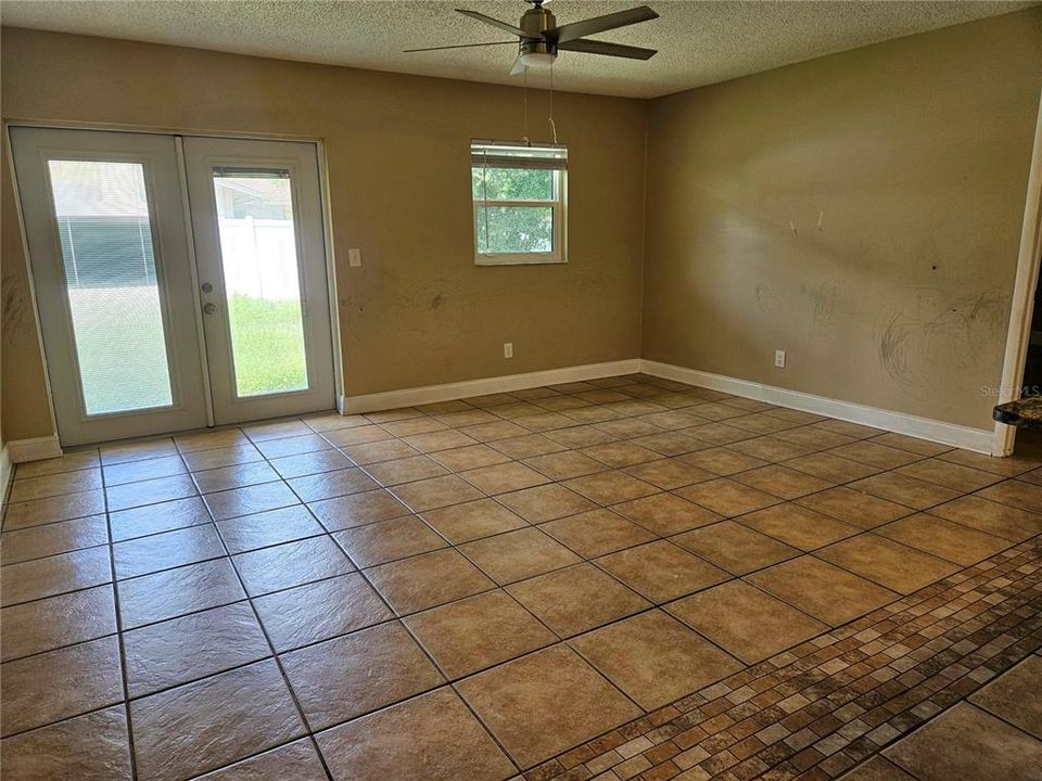 En Venta: $369,900 (3 camas, 2 baños, 1155 Pies cuadrados)
