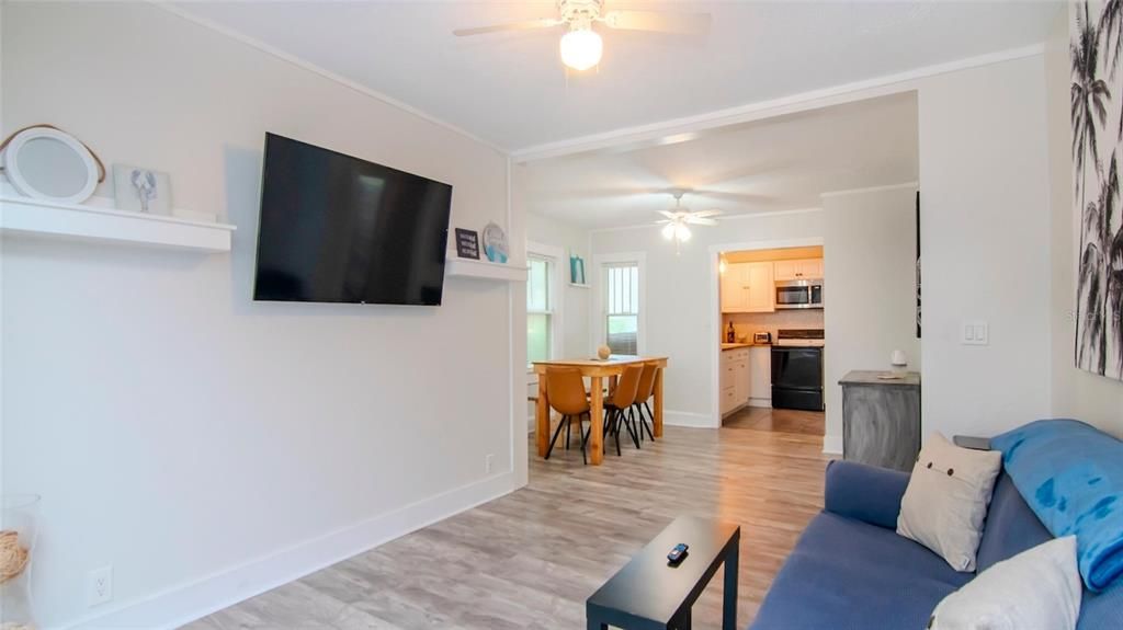For Sale: $499,000 (4 beds, 2 baths, 1423 Square Feet)