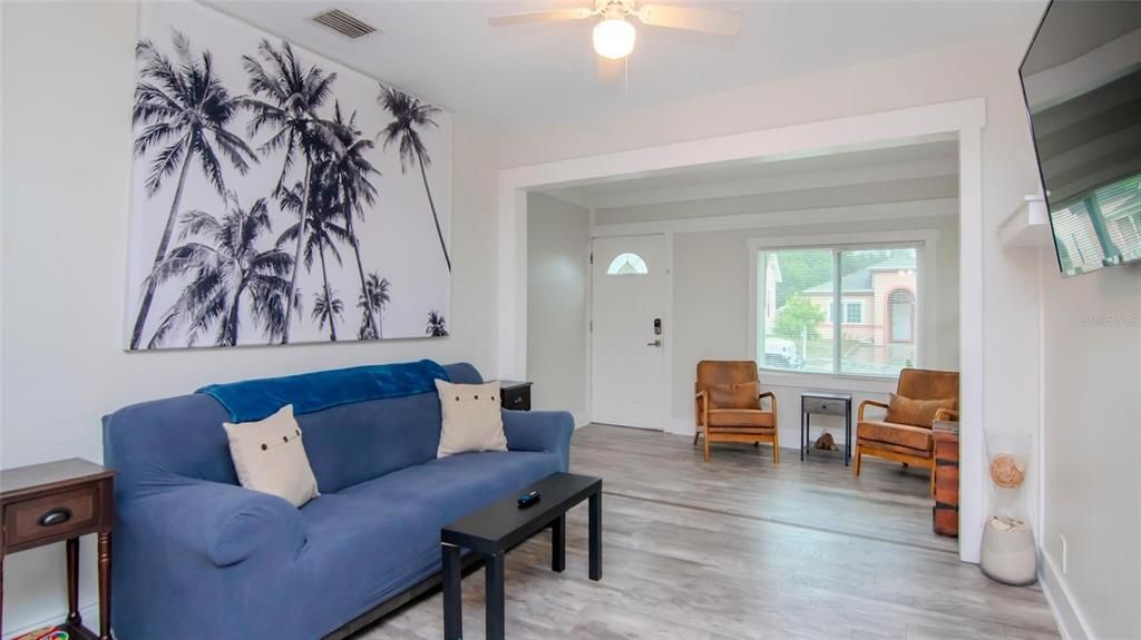 For Sale: $499,000 (4 beds, 2 baths, 1423 Square Feet)