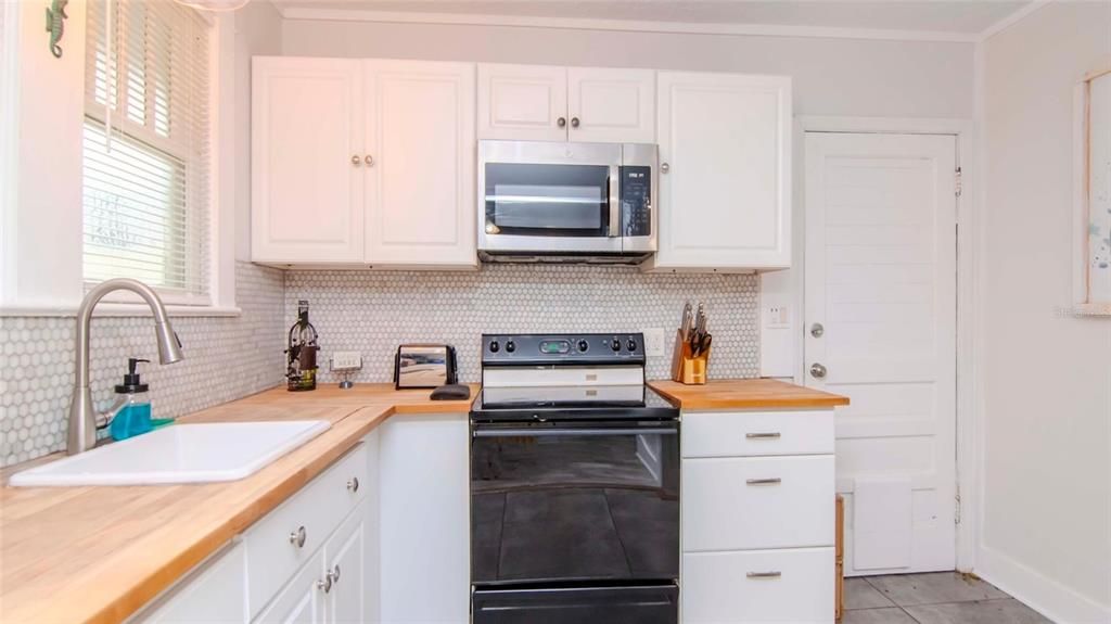 For Sale: $499,000 (4 beds, 2 baths, 1423 Square Feet)
