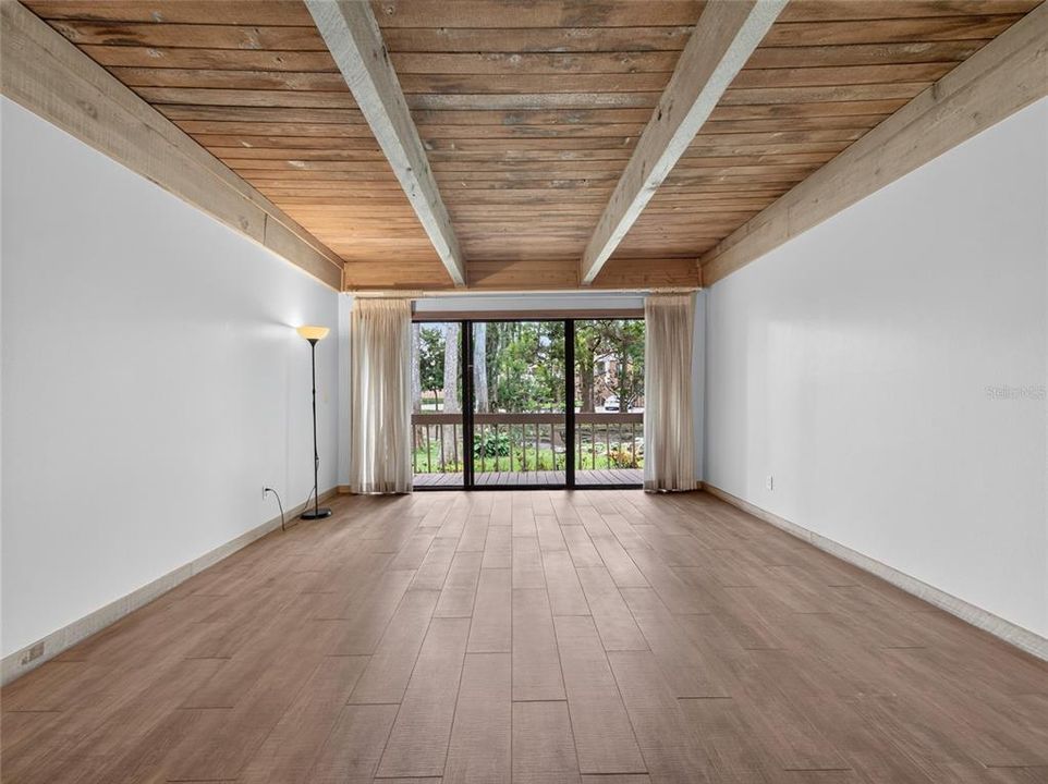 Active With Contract: $160,000 (2 beds, 2 baths, 1123 Square Feet)