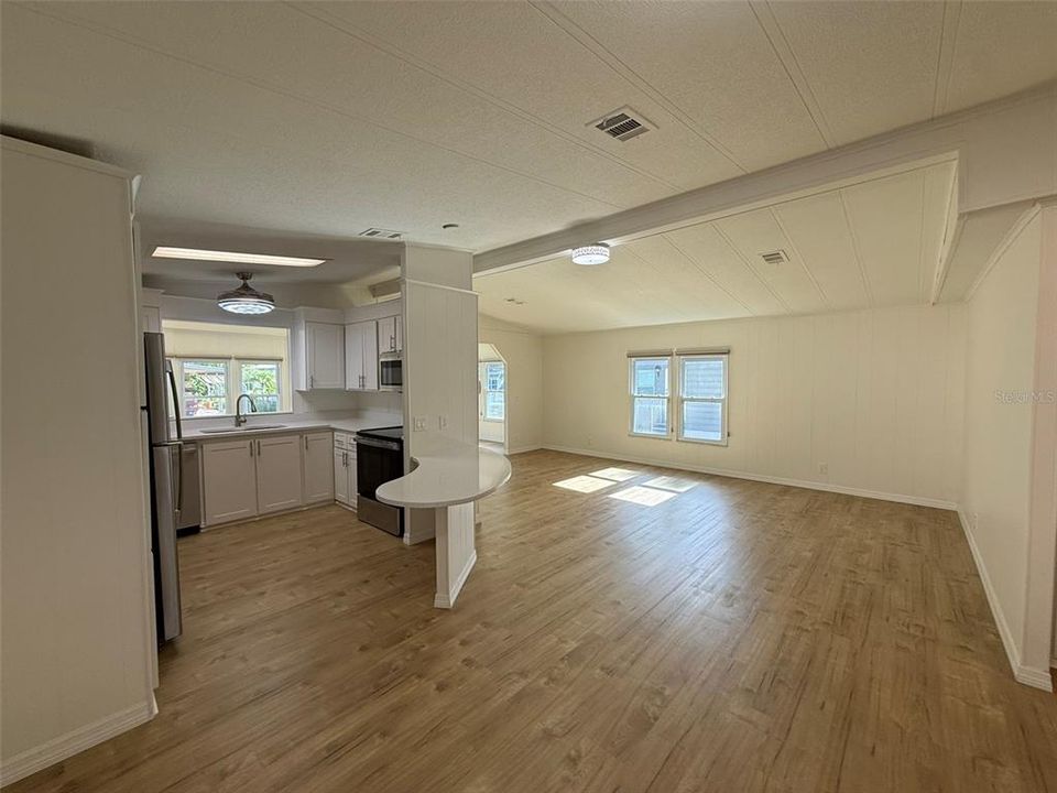 На продажу: $219,900 (2 спален, 2 ванн, 1326 Квадратных фут)