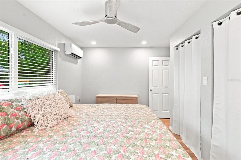 For Sale: $498,900 (2 beds, 2 baths, 912 Square Feet)