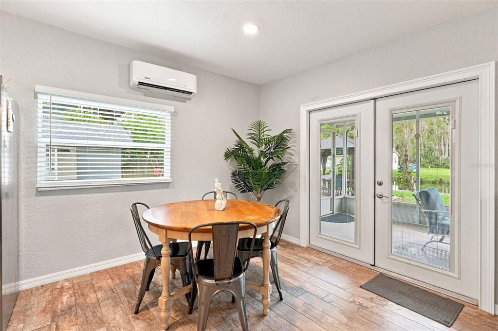 For Sale: $498,900 (2 beds, 2 baths, 912 Square Feet)