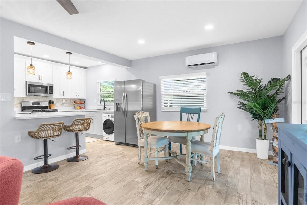 For Sale: $498,900 (2 beds, 2 baths, 912 Square Feet)