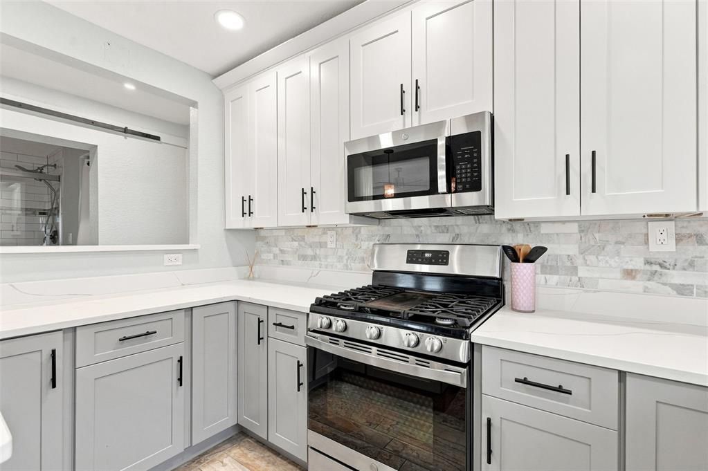 For Sale: $498,900 (2 beds, 2 baths, 912 Square Feet)