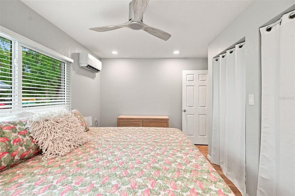 For Sale: $498,900 (2 beds, 2 baths, 912 Square Feet)