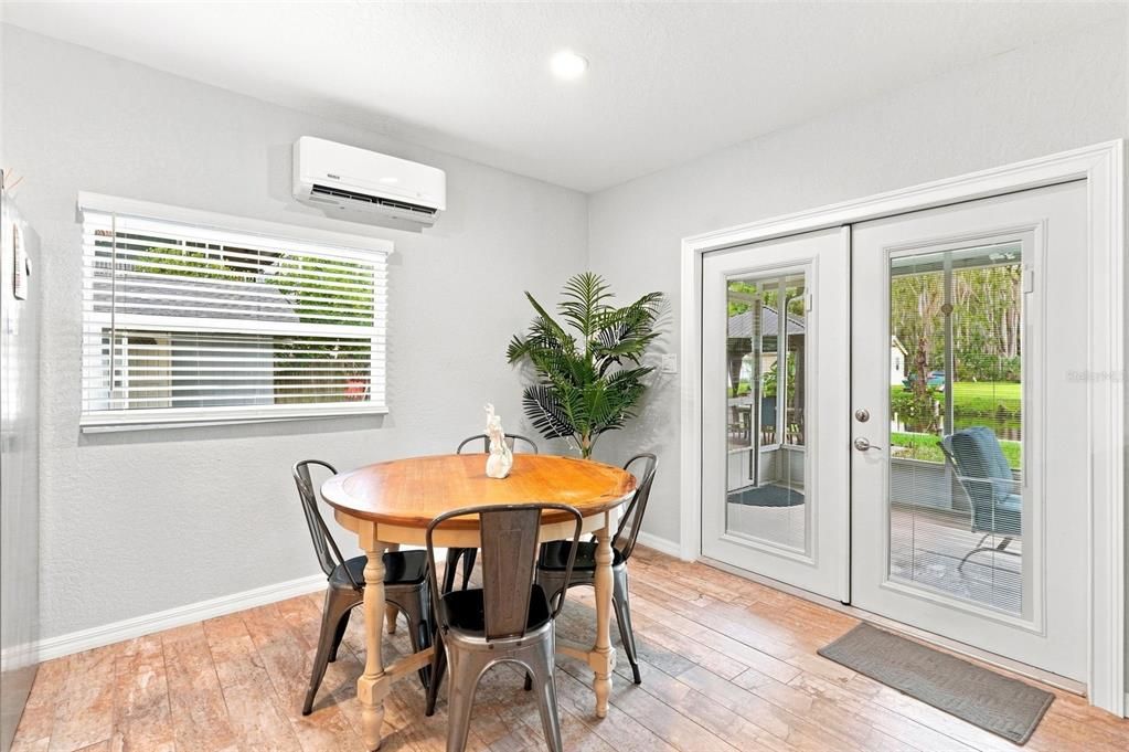 For Sale: $498,900 (2 beds, 2 baths, 912 Square Feet)