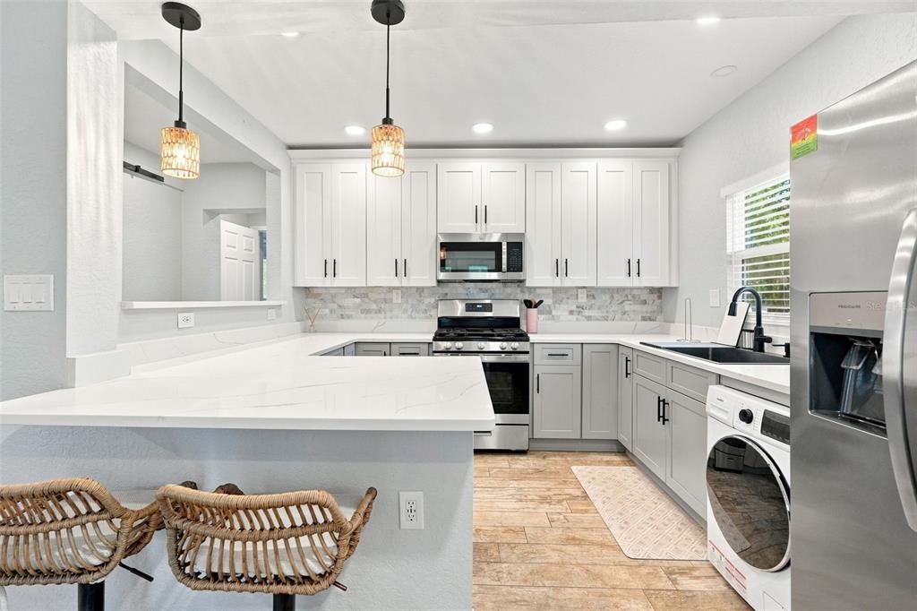For Sale: $498,900 (2 beds, 2 baths, 912 Square Feet)