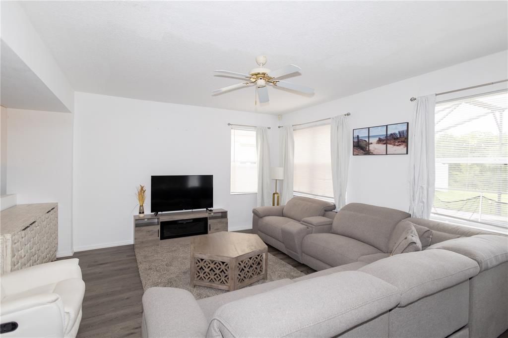 For Sale: $498,000 (4 beds, 3 baths, 2550 Square Feet)