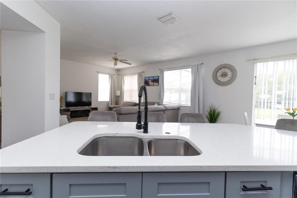 For Sale: $498,000 (4 beds, 3 baths, 2550 Square Feet)