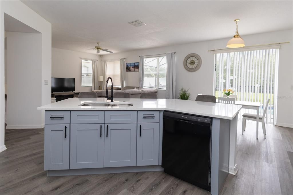For Sale: $498,000 (4 beds, 3 baths, 2550 Square Feet)