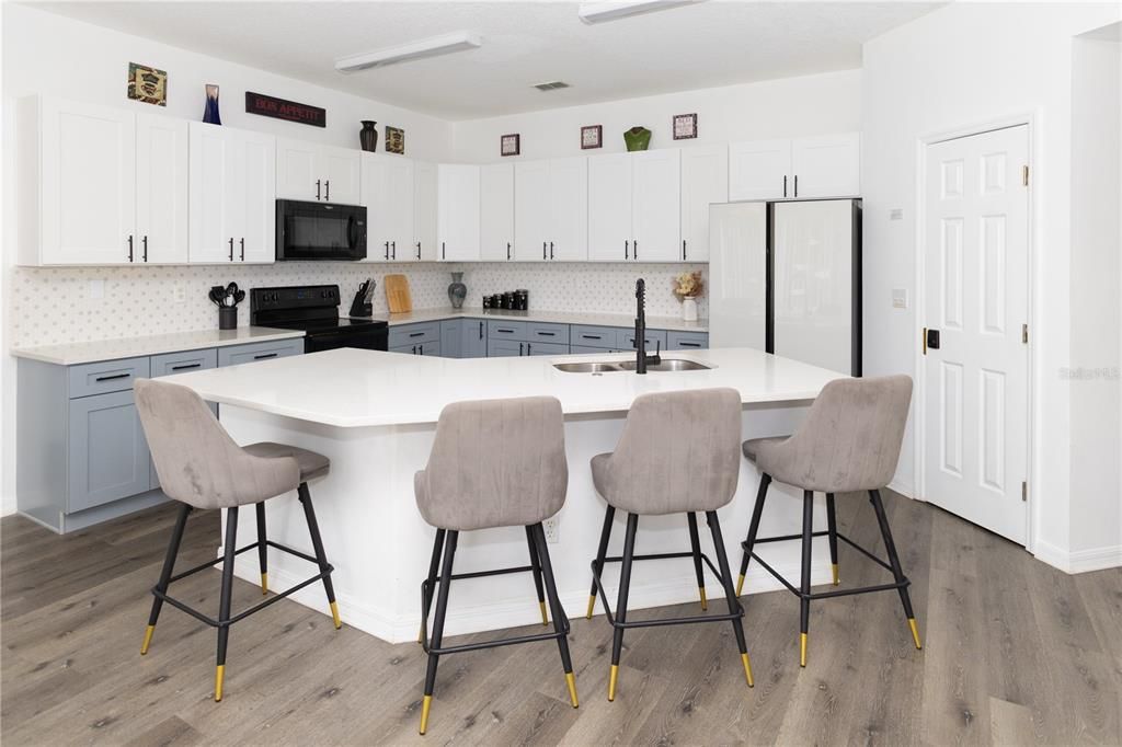 For Sale: $498,000 (4 beds, 3 baths, 2550 Square Feet)