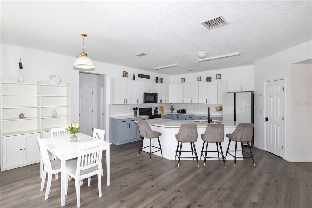 For Sale: $498,000 (4 beds, 3 baths, 2550 Square Feet)
