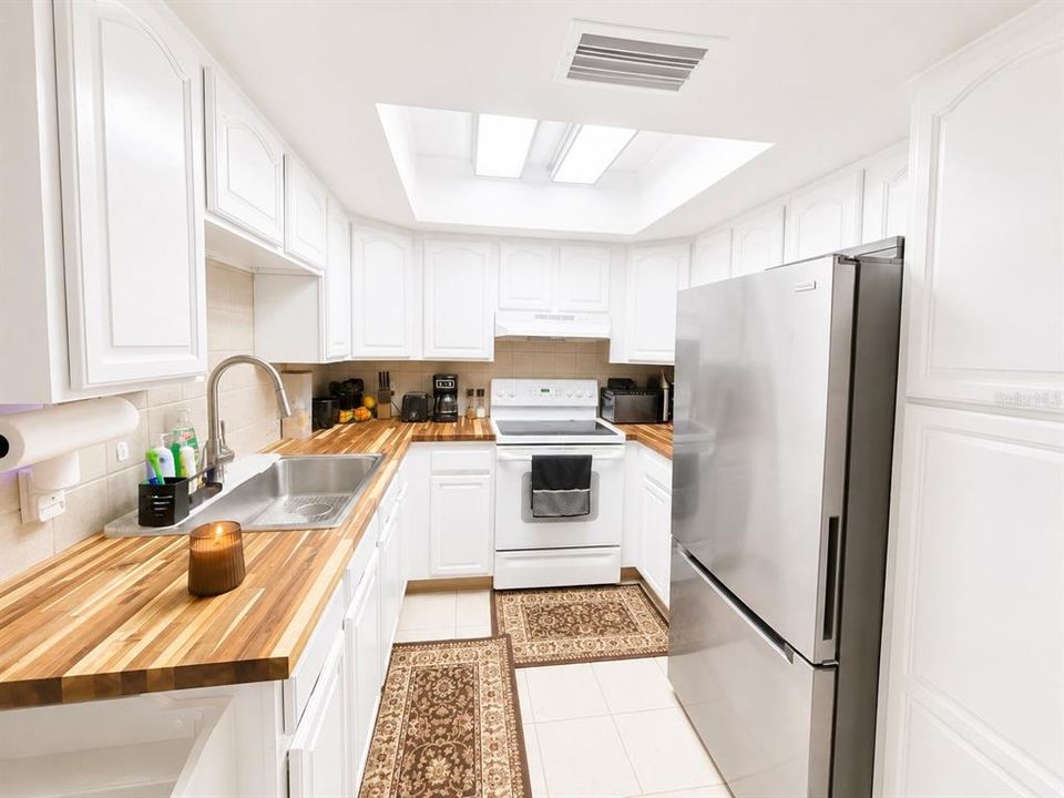 For Sale: $205,000 (3 beds, 2 baths, 981 Square Feet)
