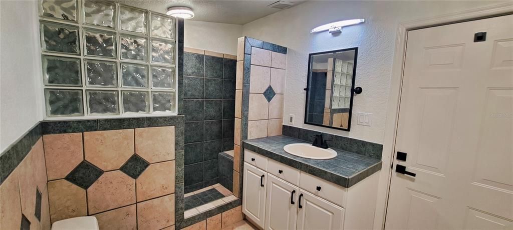 На продажу: $559,900 (3 спален, 2 ванн, 1905 Квадратных фут)