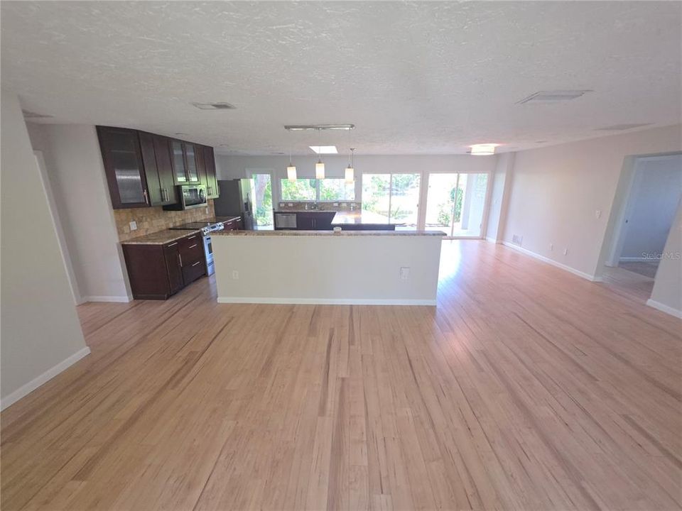 For Sale: $449,900 (3 beds, 2 baths, 1424 Square Feet)