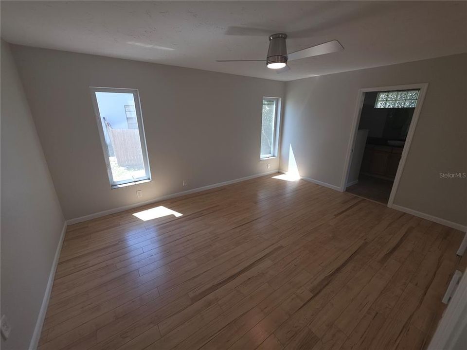 For Sale: $449,900 (3 beds, 2 baths, 1424 Square Feet)