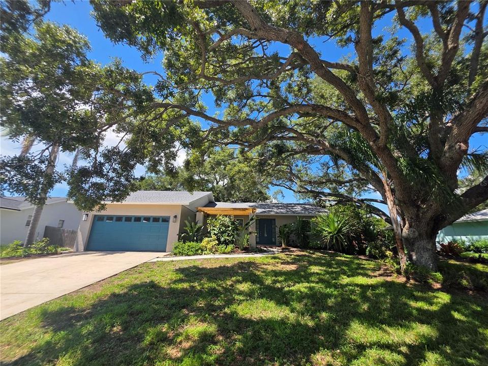For Sale: $449,900 (3 beds, 2 baths, 1424 Square Feet)