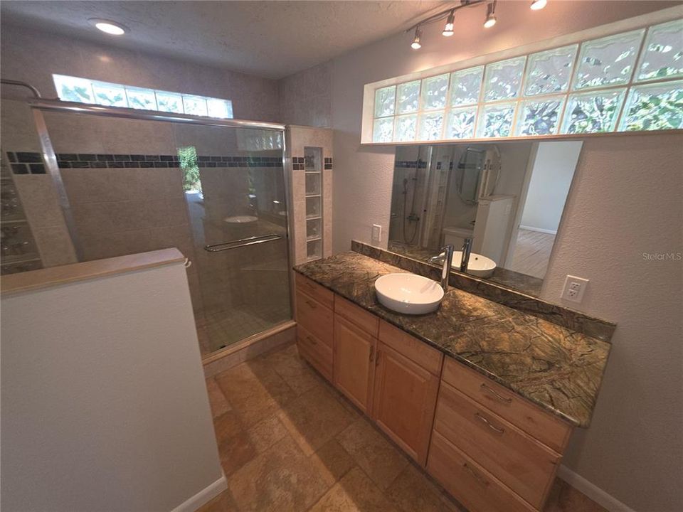 For Sale: $449,900 (3 beds, 2 baths, 1424 Square Feet)