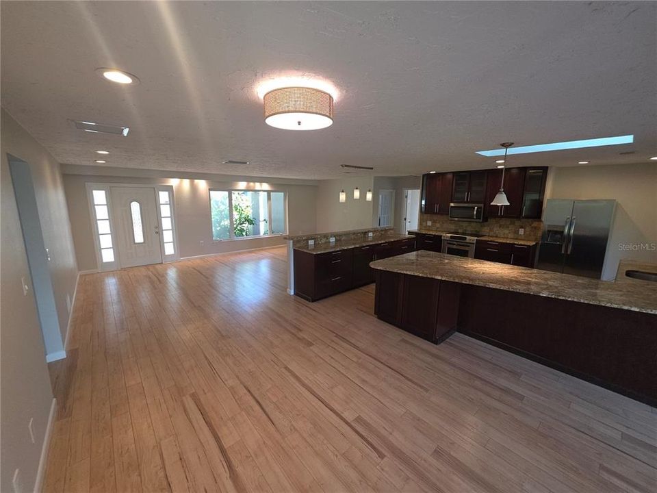For Sale: $449,900 (3 beds, 2 baths, 1424 Square Feet)