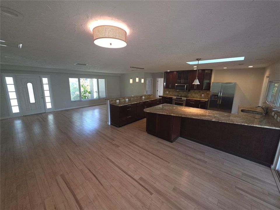 For Sale: $449,900 (3 beds, 2 baths, 1424 Square Feet)