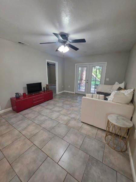 For Sale: $155,000 (2 beds, 2 baths, 966 Square Feet)