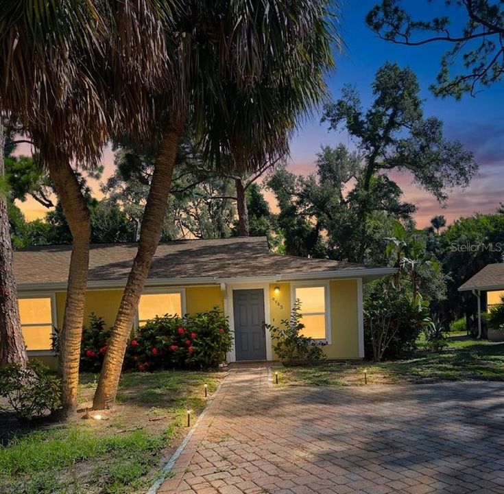 For Sale: $155,000 (2 beds, 2 baths, 966 Square Feet)