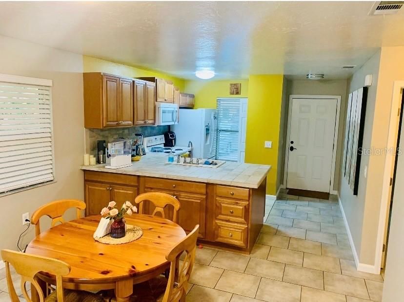 For Sale: $155,000 (2 beds, 2 baths, 966 Square Feet)