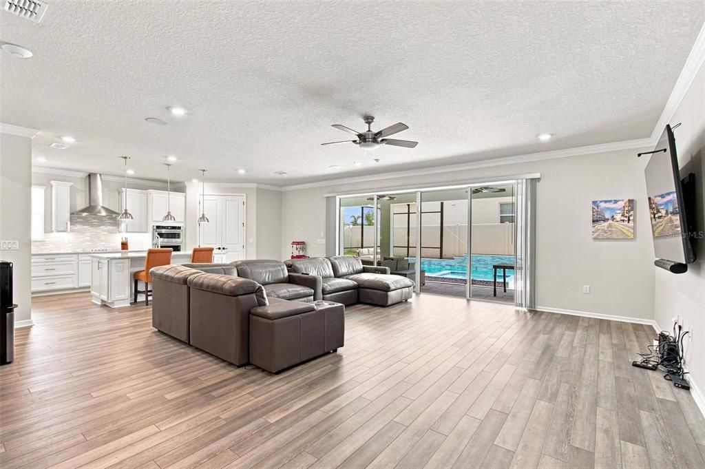 En Venta: $849,000 (5 camas, 5 baños, 4495 Pies cuadrados)